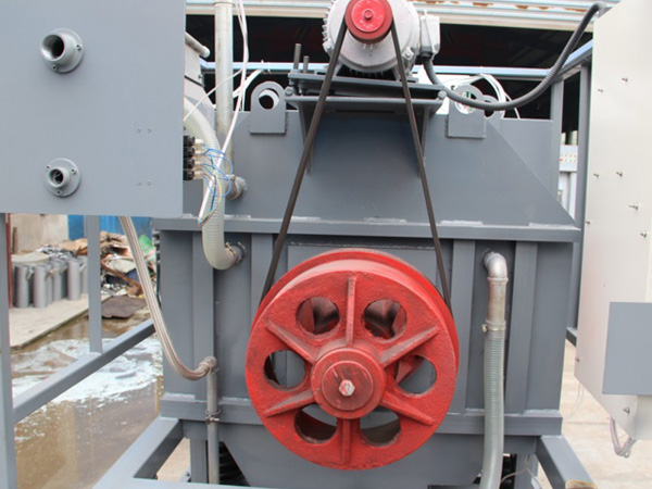 采用制冷技術(shù)對(duì)進(jìn)缸溶劑的溫度進(jìn)行控制，將更適宜于對(duì)皮草類(lèi)織物的干洗